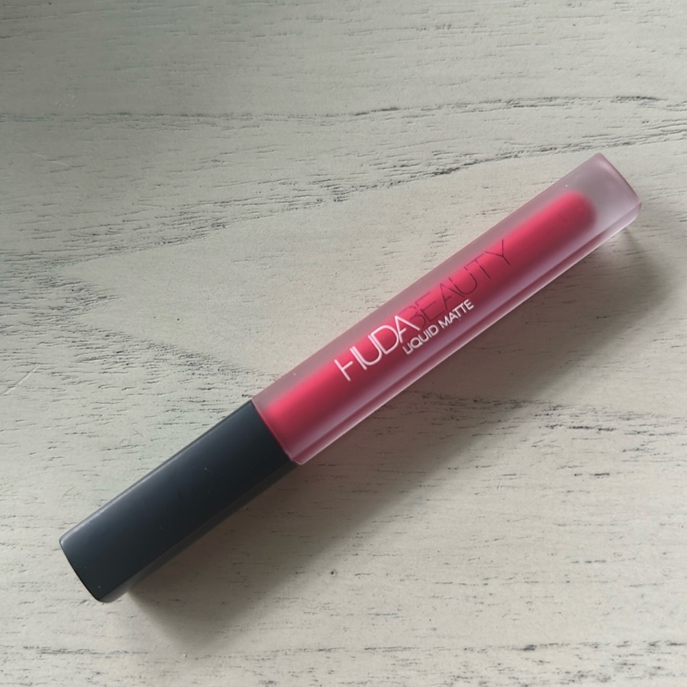 Huda Beauty liquid matte lipstick LOVER